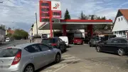 Benzin-Preiswunder in Bielefeld: Super E10 unter 2 Euro löst kilometerlangen Stau aus