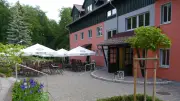 Bergjuwel im Harz: Berghotel Rosstrappe in Thale feiert zehnten HolidayCheck-Award