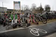 Berlin erhält Tausende neue Fahrradstellplätze an Bahnhöfen für nachhaltige Mobilität
