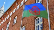 Berlin hisst Flagge der Sinti und Roma: Senatorin Kızıltepe sieht Diskriminierung, Kritik an Beweislage