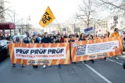 Berliner „PRÜF“-Demo mit 1.000 Teilnehmern fordert Verfassungsgericht-Prüfung rechtsextremer Parteien