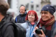 Bestseller-Autorin Sabine Ebert führt Fans bei neuem Hebammen-Stadtrundgang in Freiberg