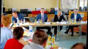 Bildungsminister Riedel im Dialog mit Schulleitungen: Lehrermangel und Bürokratie belasten Saalekreis