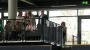 Box-Legende überrascht bei Basketball-Spiel auf der Tribüne