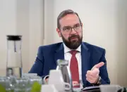 Brandenburgs Bildungsminister Hoffmann: „Keine Denkverbote“ im Kampf gegen Rekord-Lehrermangel