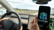 Bußgeld und Punkt drohen: Blitzer-Apps und Radarwarner im Auto strikt verboten