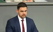 Bundestag hebt Immunität von AfD- und Linke-Abgeordneten auf