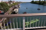 Bus stürzt bei Paris in Seine – Fahrschülerin am Steuer