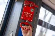 BVG Berlin: So nutzen Sie Notbremse und Sprechanlage in der Straßenbahn richtig