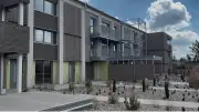 DDR-Plattenbau wird Natur-Resort: SEEZIEGE am Carwitzer See eröffnet mit Café, Sauna und Seeblick