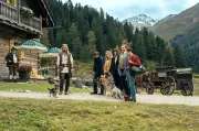 Deutsche Hundekomödie 'Eat Pray Bark' erobert Netflix-Weltcharts, Hai-Thriller dominiert