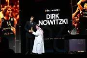 Dirk Nowitzki in FIBA Hall of Fame aufgenommen: Emotionale Ehrung in Berlin