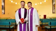 Doppeltes Glück: Zwei Männer mit identischem Namen heiraten und arbeiten gemeinsam