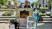 Drehorgel-Mucky hält Rennsteiglied zum 75. Jubiläum lebendig