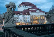 Dresdner Theaternacht lockt 8.500 Besucher mit vielfältigem Programm bis in die Morgenstunden