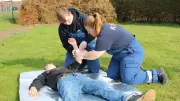 DRK Güstrow: Kinder und Jugendliche meistern realistische Erste-Hilfe-Szenarien beim Wettkampf
