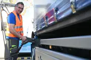 E-Lkw in Sachsen: Hohe Kosten und Lücken im Ladenetz bremsen die Elektromobilität