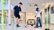 Ein Herz für Kinder: Sporttherapie-Projekt SPRUNGbrett hilft kranken Kindern in sechs Unikliniken
