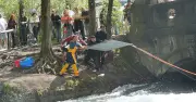 Eisbach-Surfer jubeln: Erfolgreicher Wellentest mit Gitterkonstruktion am Haus der Kunst