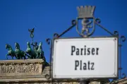 Entwarnung nach verdächtigem Fund am Brandenburger Tor