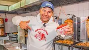 Erdbeer-Döner erobert Usedom: Karls-Erlebnis-Dorf serviert preisgekrönte Kreation