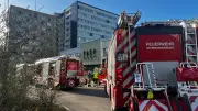 Erneut Großbrand in Neubrandenburger Hochhaus: Feuerwehr im Dauereinsatz