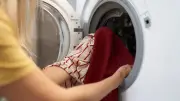 Experte erklärt: So sicher ist das Färben von Kleidung in der Waschmaschine
