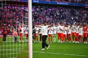FC Bayern feiert 35. Meisterschaft: Kakadu als Triple-Talisman auf großer Reise