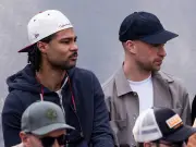 FC Bayern: Gnabry reist mit Krücken nach Paris