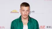 Felix Lobrecht empfiehlt ARD-Serie 'In aller Freundschaft' im Podcast 'Gemischtes Hack'