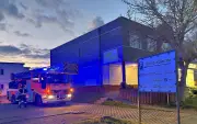 Feuerwehr Köthen: Doppelter Einsatz mit Rauchmelder-Alarm und Schotter auf Straße