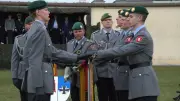 Öffentliches Bundeswehr-Gelöbnis in Torgelow: 44 Rekruten leisten Fahneneid vor historischer Kulisse