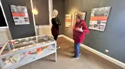 Frauenbilder im geteilten Deutschland: Ausstellung in Bitterfeld zeigt historische Kontraste