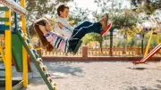 Frühlingszeit auf dem Spielplatz: 5 wichtige Sicherheitstipps für Eltern