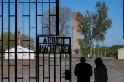 Gedenken in Sachsenhausen: Zeitzeugen und Politiker mahnen zur Wachsamkeit