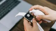 Gefahr am Handgelenk: So reinigen Sie Ihre Smartwatch richtig