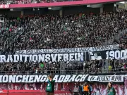 Gladbach-Fans protestieren mit Bannern gegen Kapitän Reitz vor Wechsel zu RB Leipzig