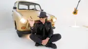 Goldene Trabi-Hälfte von Udo Lindenberg für 1.430 Euro versteigert