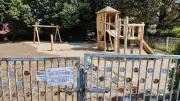 Güstrow prüft Zäune für Spielplätze: Sicherheit für Kinder gegen Müll und Hunde