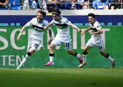 Hannover 96 siegt in Karlsruhe und klettert auf Rang drei