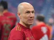 Hitzige Szene bei Nachwuchsspiel: Bayern-Legende Arjen Robben schubst TV-Moderator