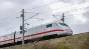 Hohe Spritpreise zwingen zu Maßnahmen: Bahntickets und Pendlerpauschale im Fokus