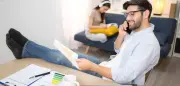 Homeoffice bleibt, aber ungleich verteilt: Männer und Akademiker bevorzugt