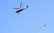 Hubschrauber erkunden eiszeitliche Rinnen in Südbrandenburg mit Elektromagnetik-Sonde