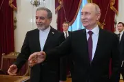 Iran-Krieg: Verhandlungen stocken, Putin empfängt Außenminister