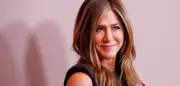 Jennifer Aniston teilt seltene Privatfotos mit neuem Freund bei Instagram