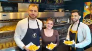 Junger Rostocker erobert Warnemünde mit holländischen Pommes: Student startet Streetfood-Imbiss