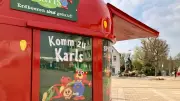 Karls Erlebnis-Dorf erobert den Harz: Erste Erdbeerbuden in Thale aufgestellt