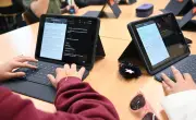KI-Assistent Telli startet an Thüringer Schulen mit neuer Austauschfunktion