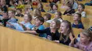 Kinder-Uni Rostock: Demokratie und Wahlen kindgerecht erklärt im Audimax